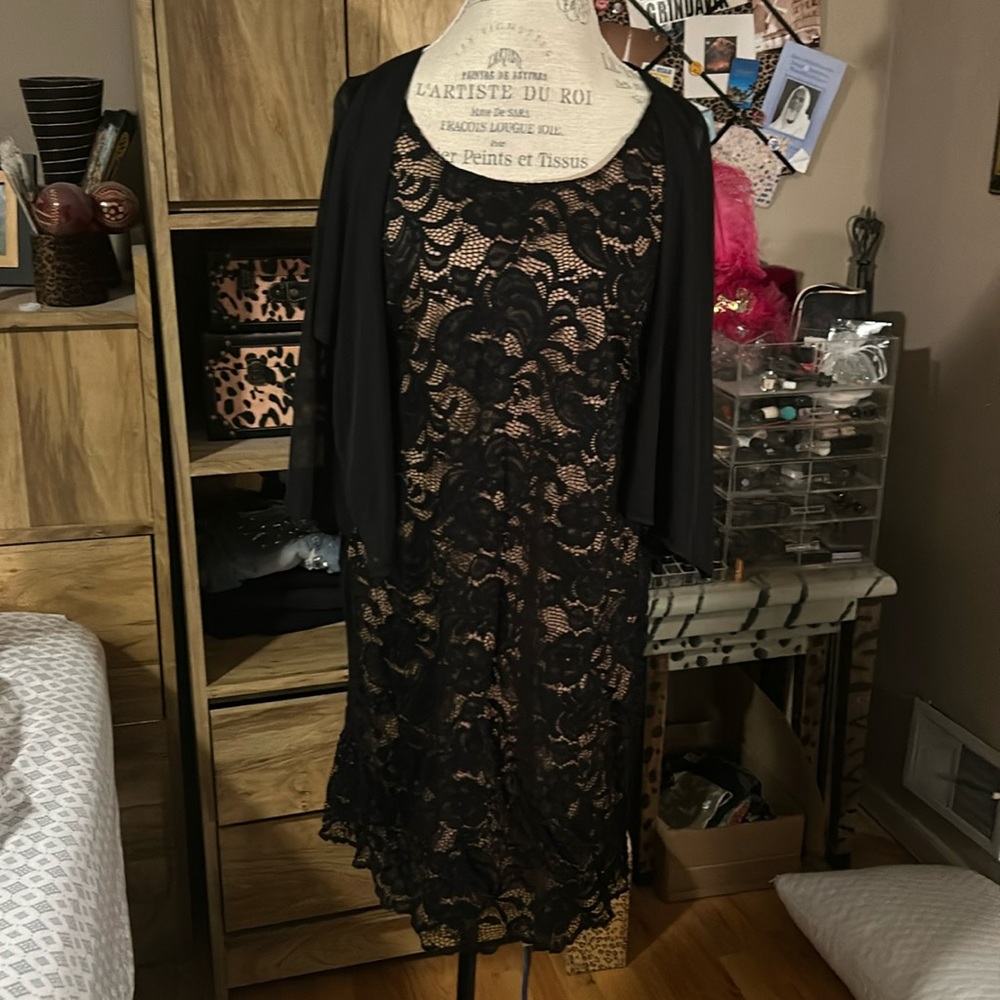 Connected Apparel Black & Nude Lace Stretch Dress w Built in Shrug - 8